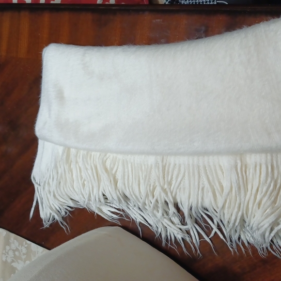 Poncho - Picture 6 of 6